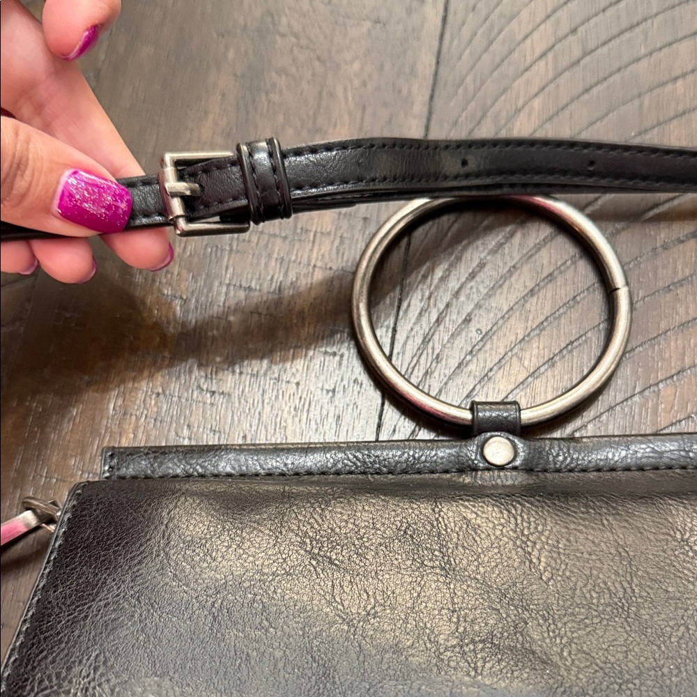 Elegant Black Leather Crossbody Bag - Picture 3 of 7